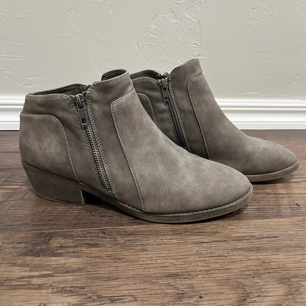 Maurice’s Double Zipper Ankle Boots Size 9.5